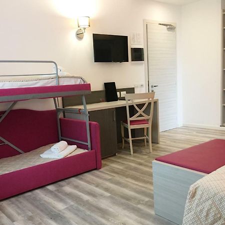 Alma Living Hotel- Al Girarrosto เวนโซเน ภายนอก รูปภาพ