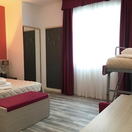 Alma Living Hotel- Al Girarrosto เวนโซเน ภายนอก รูปภาพ