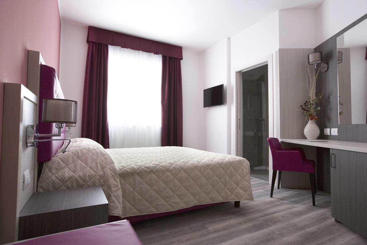 Alma Living Hotel- Al Girarrosto เวนโซเน ภายนอก รูปภาพ