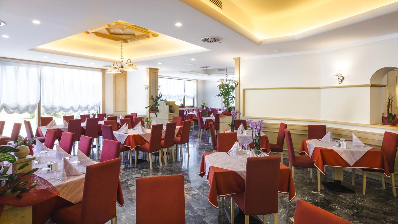 Alma Living Hotel- Al Girarrosto เวนโซเน ภายนอก รูปภาพ