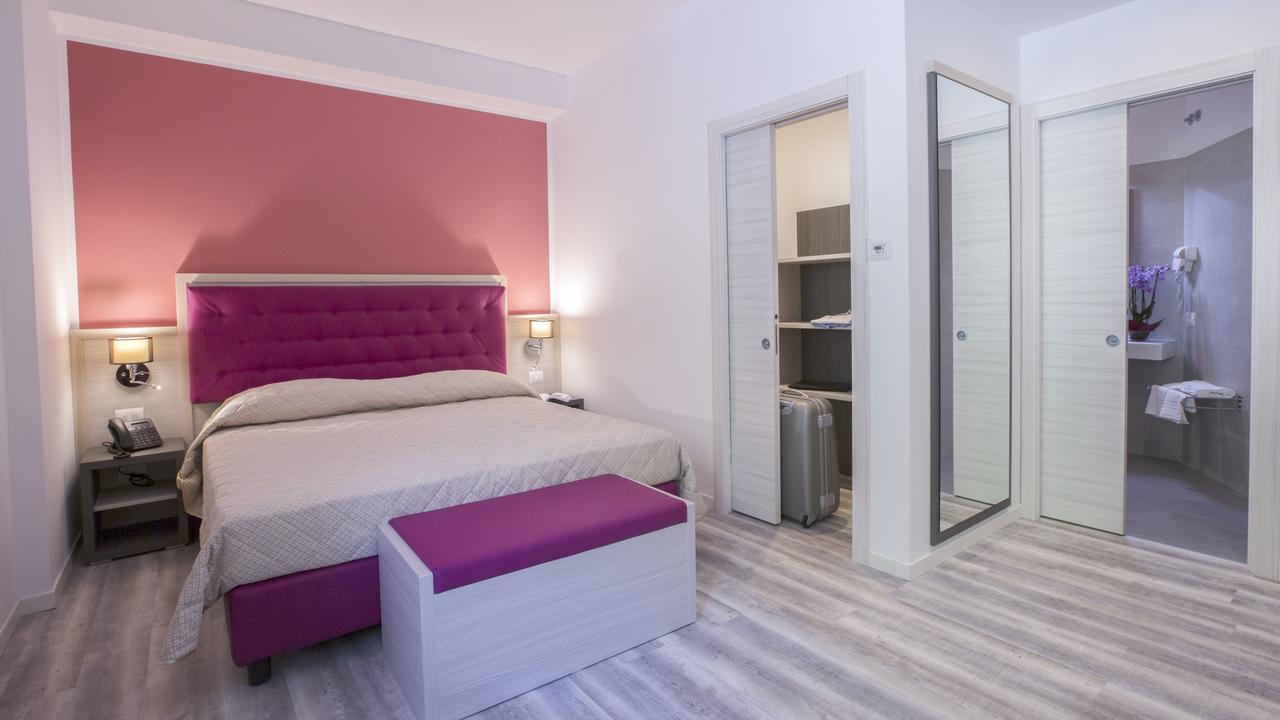 Alma Living Hotel- Al Girarrosto เวนโซเน ภายนอก รูปภาพ