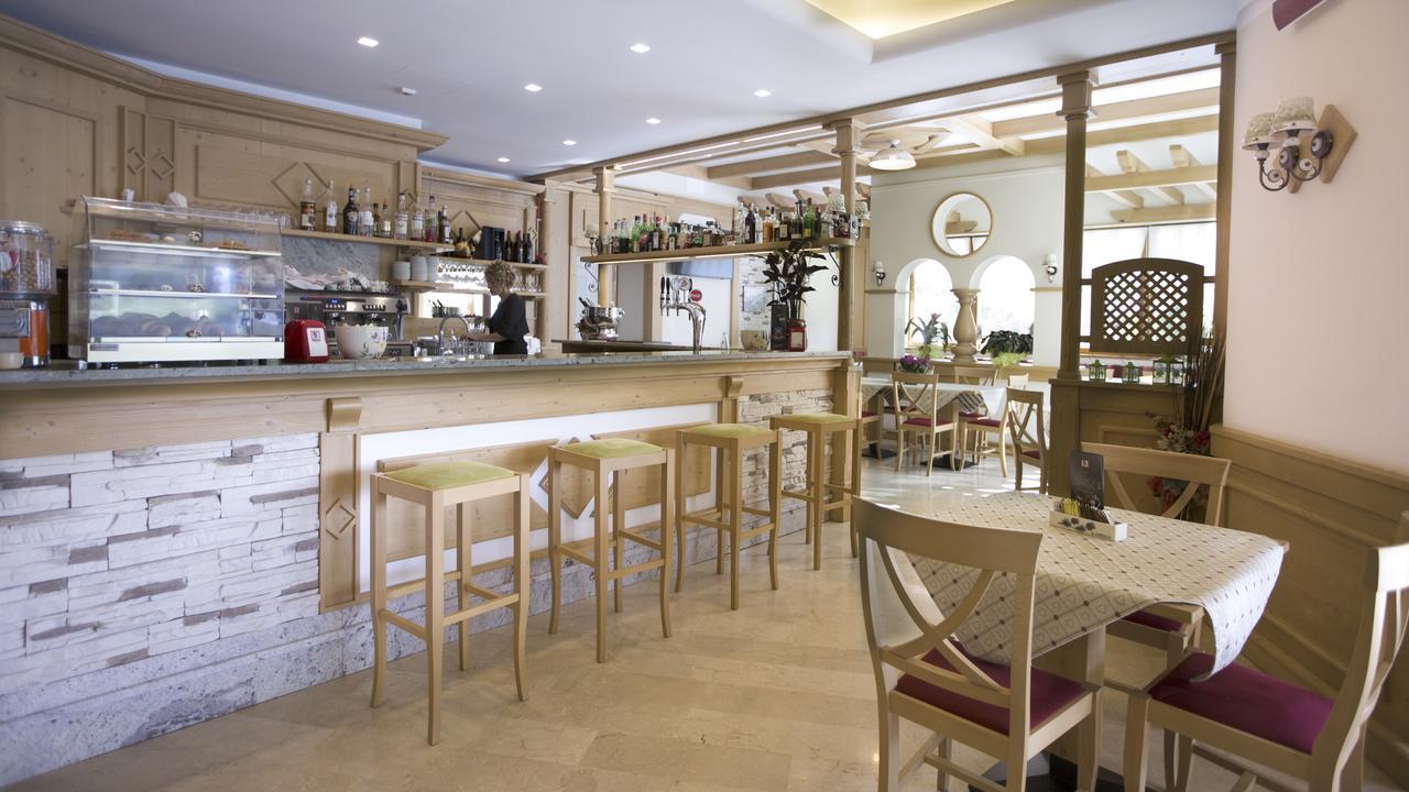 Alma Living Hotel- Al Girarrosto เวนโซเน ภายนอก รูปภาพ