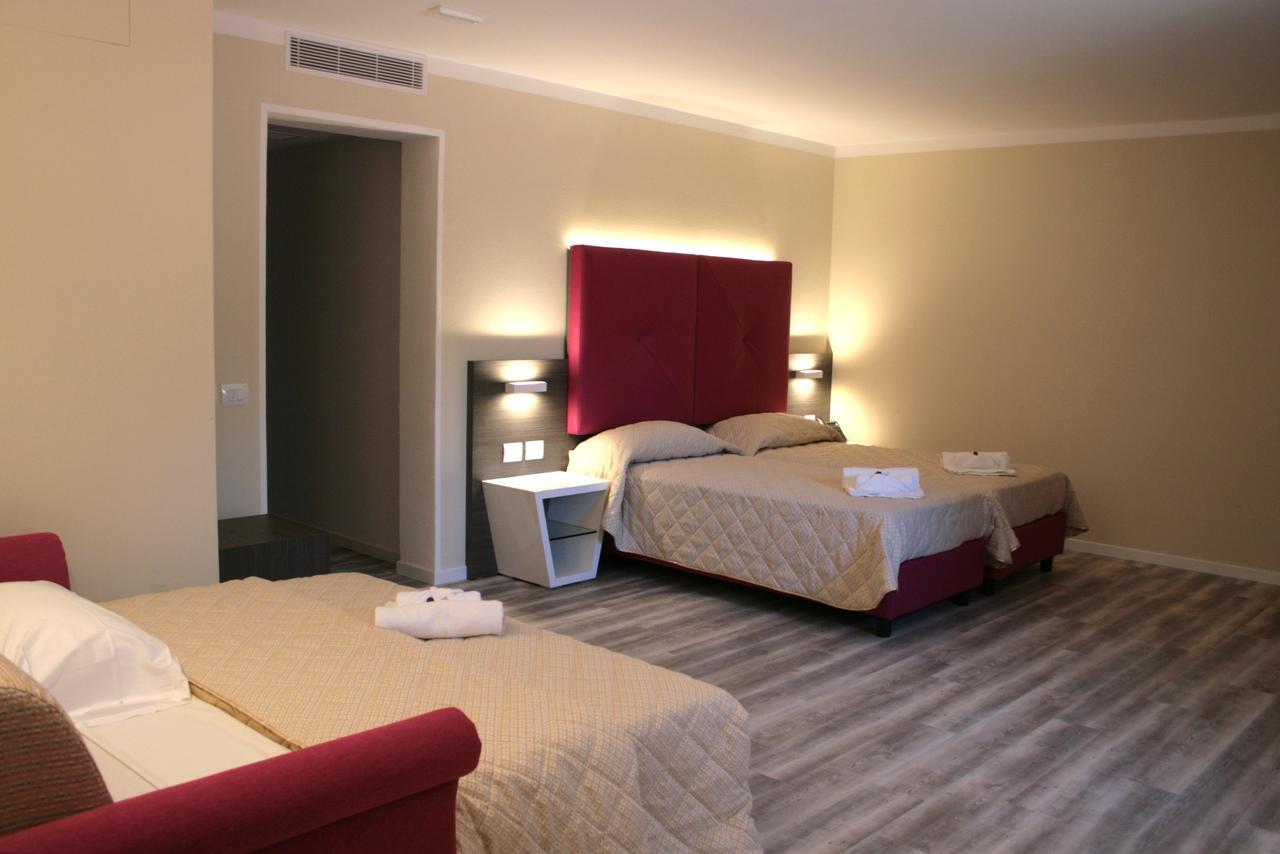 Alma Living Hotel- Al Girarrosto เวนโซเน ภายนอก รูปภาพ