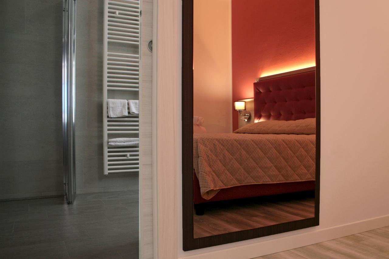 Alma Living Hotel- Al Girarrosto เวนโซเน ภายนอก รูปภาพ